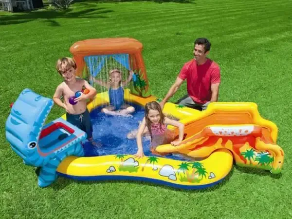 Ігровий центр 57444 Динозаври, з гіркою, душем, фонтанчиком, кульками 6 шт., 249х191х109 см